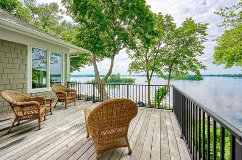 3008 Pelican Point Circle