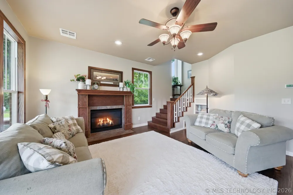 14252 E Lake Drive Claremore, OK 74017