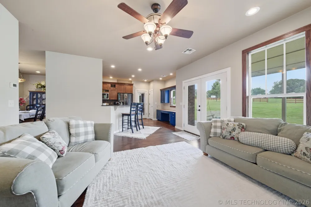 14252 E Lake Drive Claremore, OK 74017