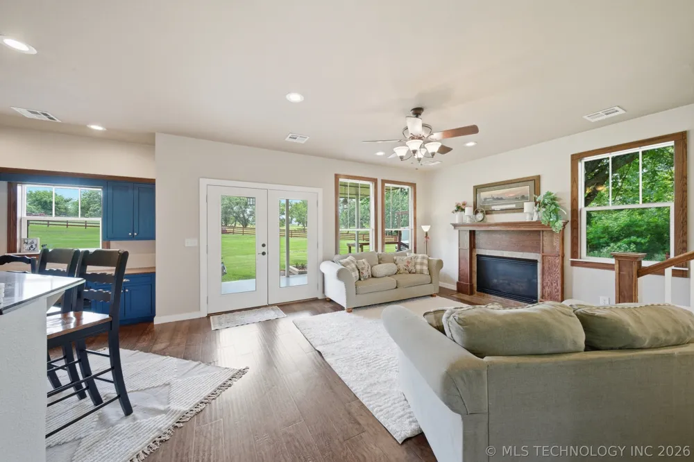 14252 E Lake Drive Claremore, OK 74017