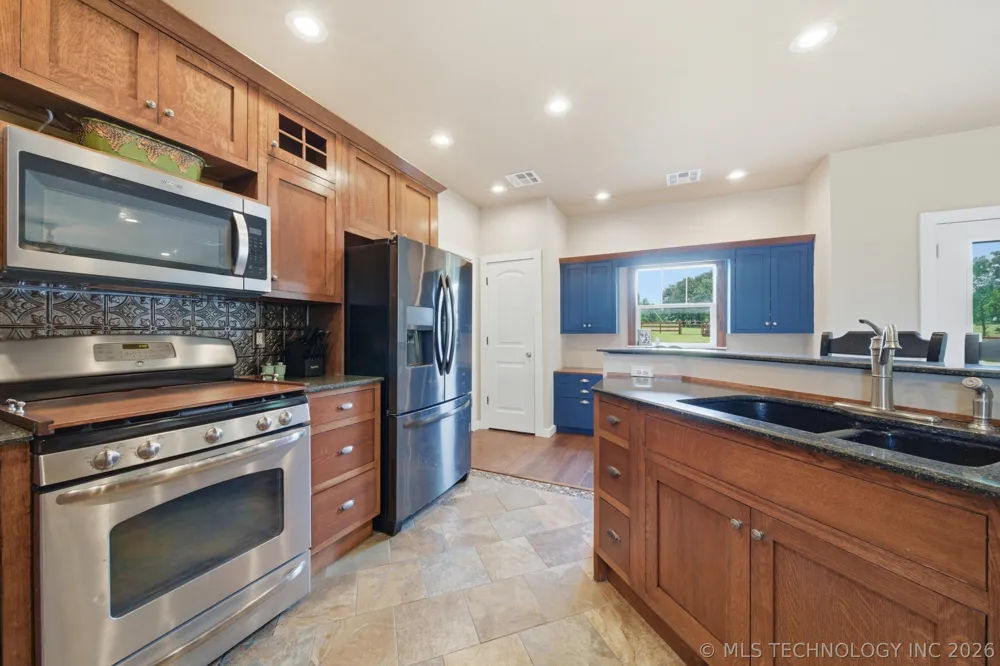 14252 E Lake Drive Claremore, OK 74017