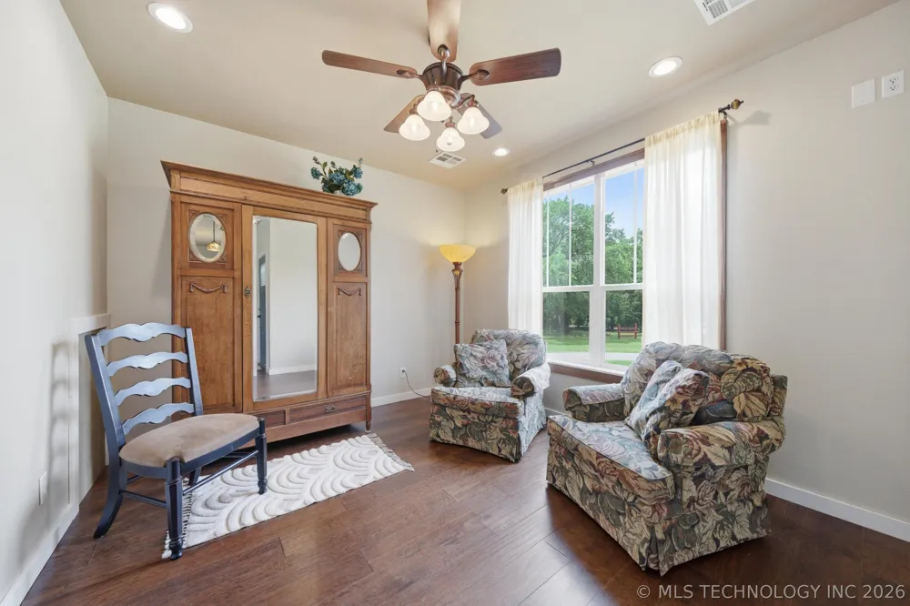 14252 E Lake Drive Claremore, OK 74017