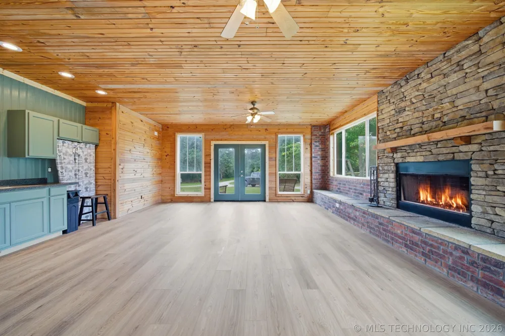 14252 E Lake Drive Claremore, OK 74017