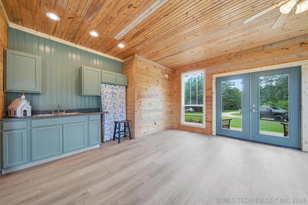 14252 E Lake Drive Claremore, OK 74017