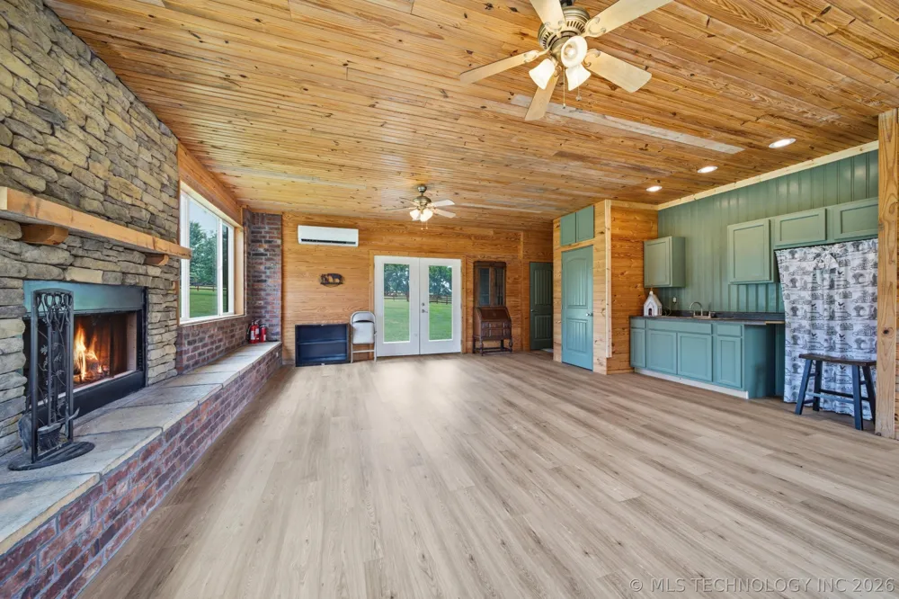 14252 E Lake Drive Claremore, OK 74017