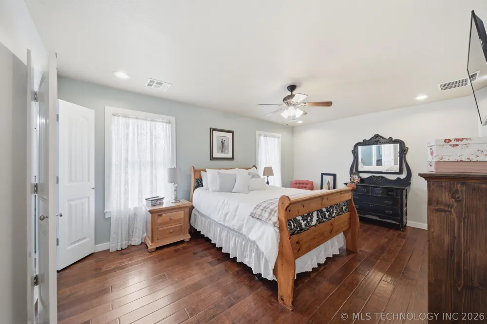 14252 E Lake Drive Claremore, OK 74017