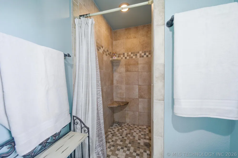 14252 E Lake Drive Claremore, OK 74017