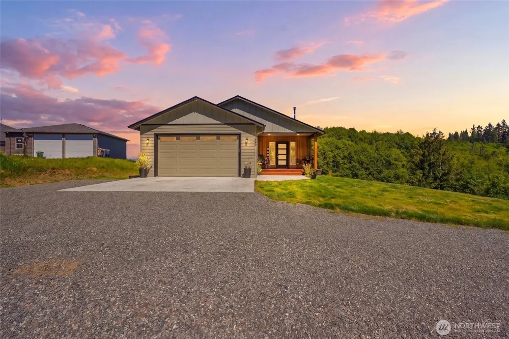 200 Red Hawk Drive Castle Rock, WA 98611