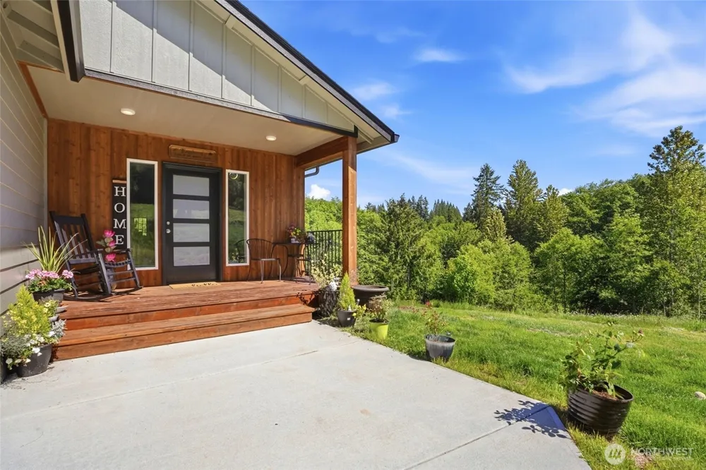 200 Red Hawk Drive Castle Rock, WA 98611