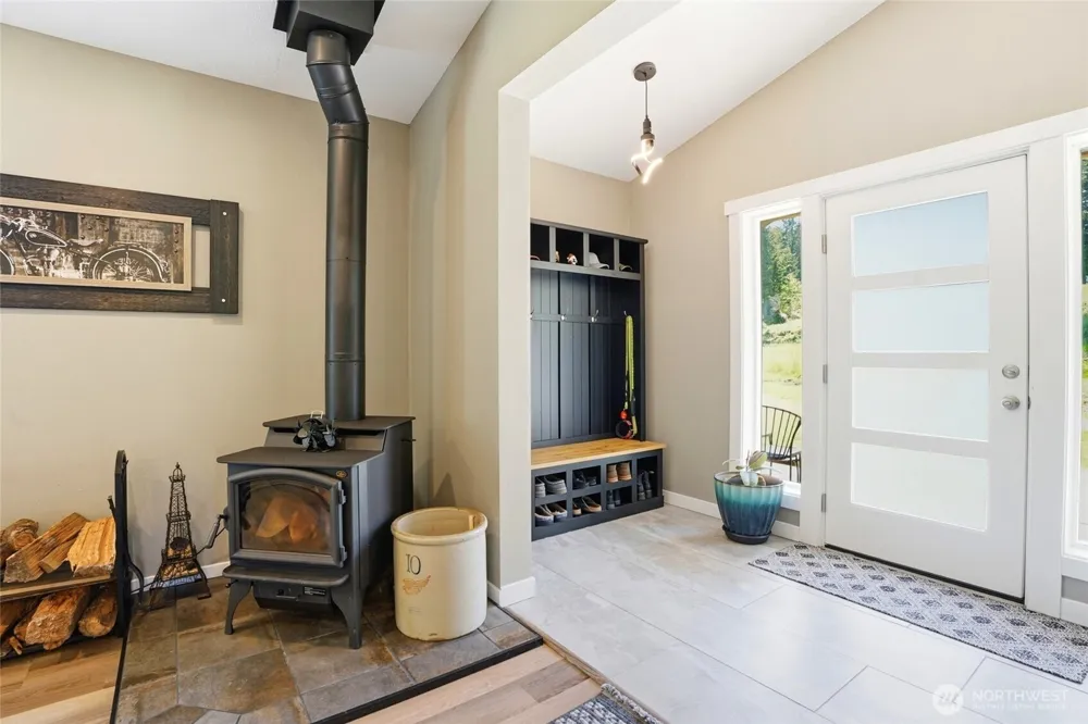 200 Red Hawk Drive Castle Rock, WA 98611