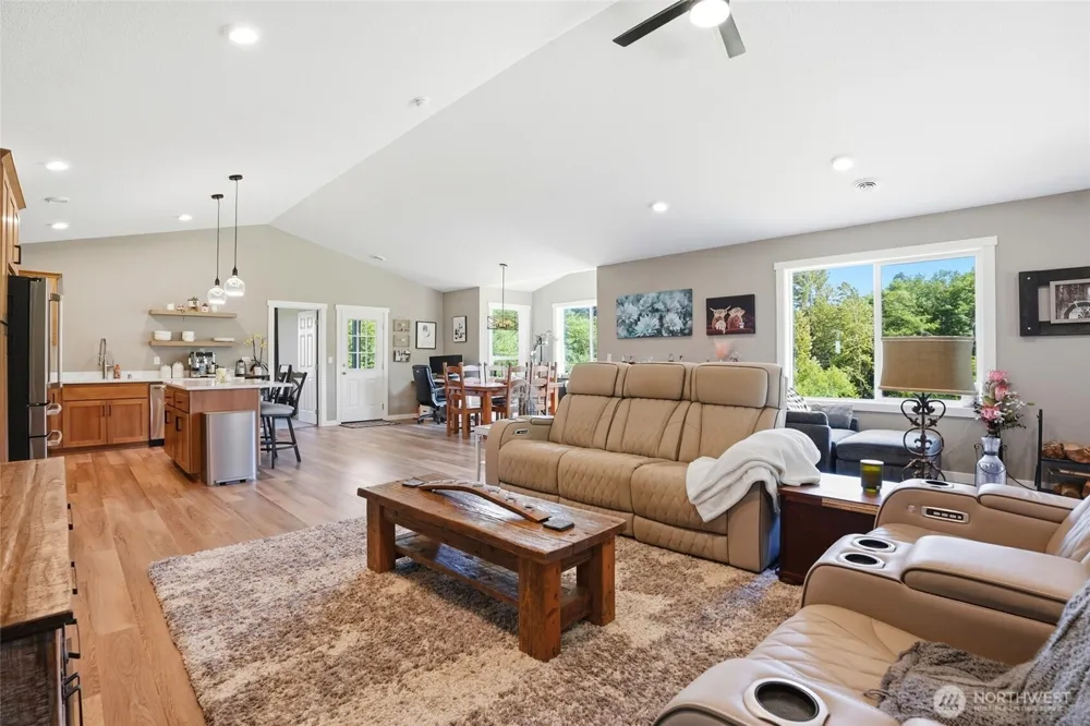 200 Red Hawk Drive Castle Rock, WA 98611