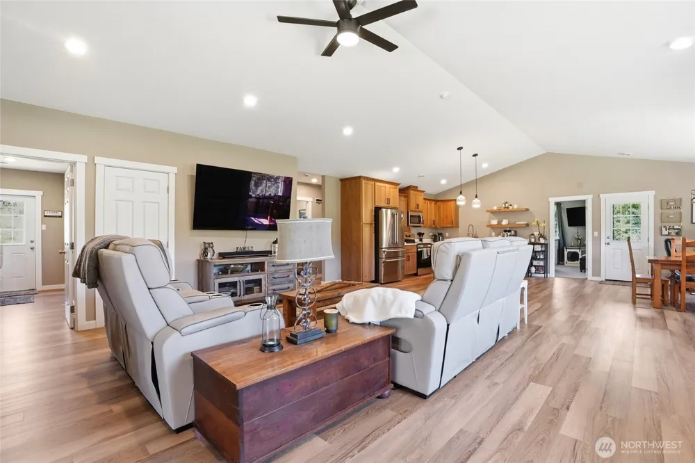 200 Red Hawk Drive Castle Rock, WA 98611