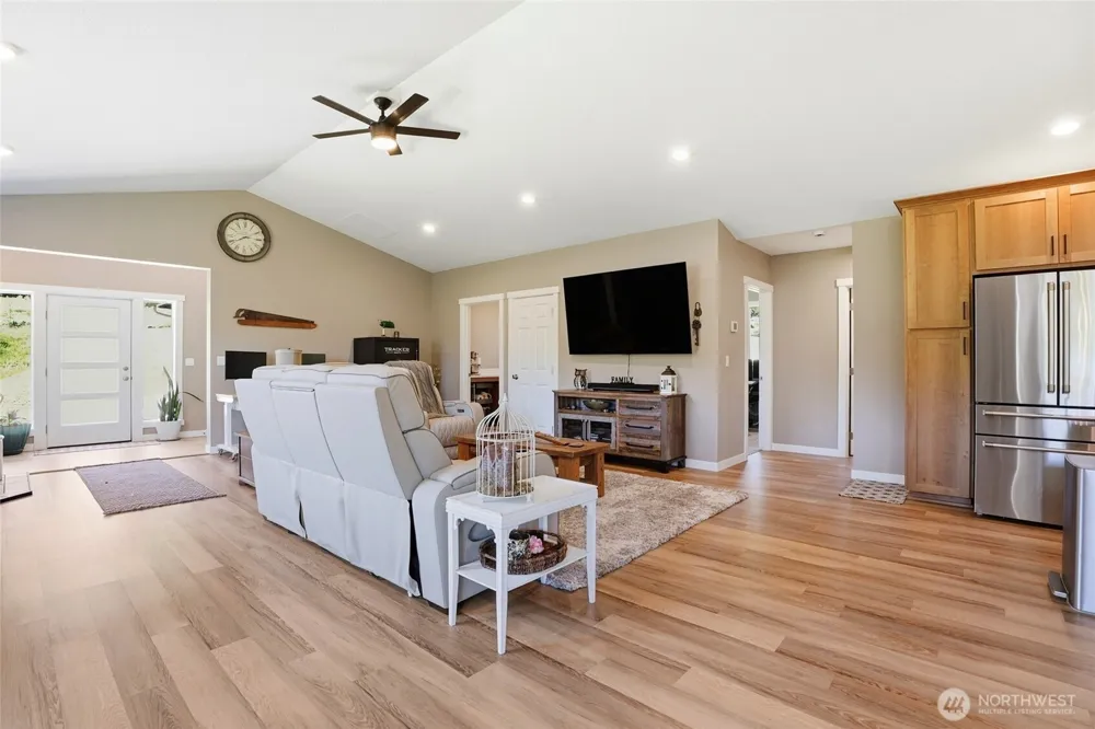 200 Red Hawk Drive Castle Rock, WA 98611