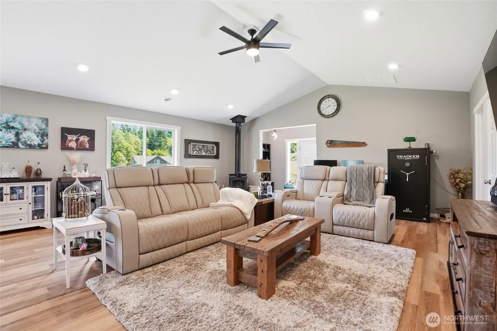 200 Red Hawk Drive Castle Rock, WA 98611