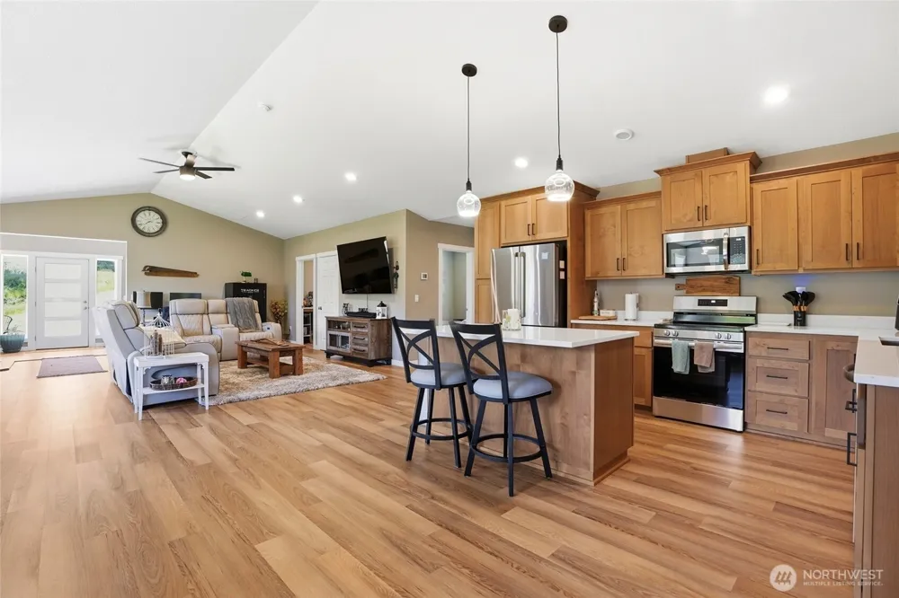 200 Red Hawk Drive Castle Rock, WA 98611