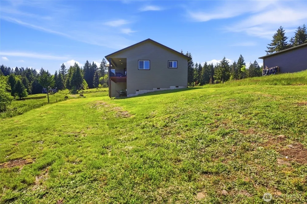 200 Red Hawk Drive Castle Rock, WA 98611