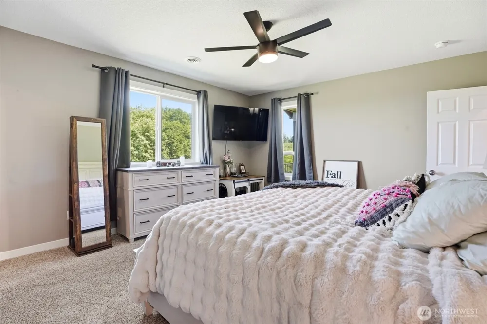 200 Red Hawk Drive Castle Rock, WA 98611