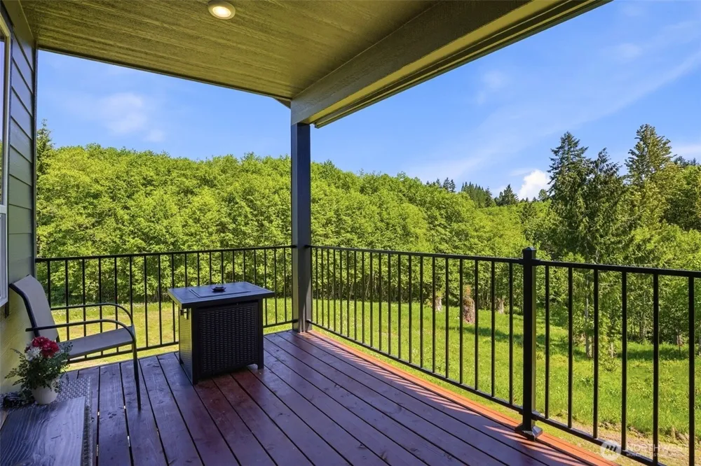 200 Red Hawk Drive Castle Rock, WA 98611