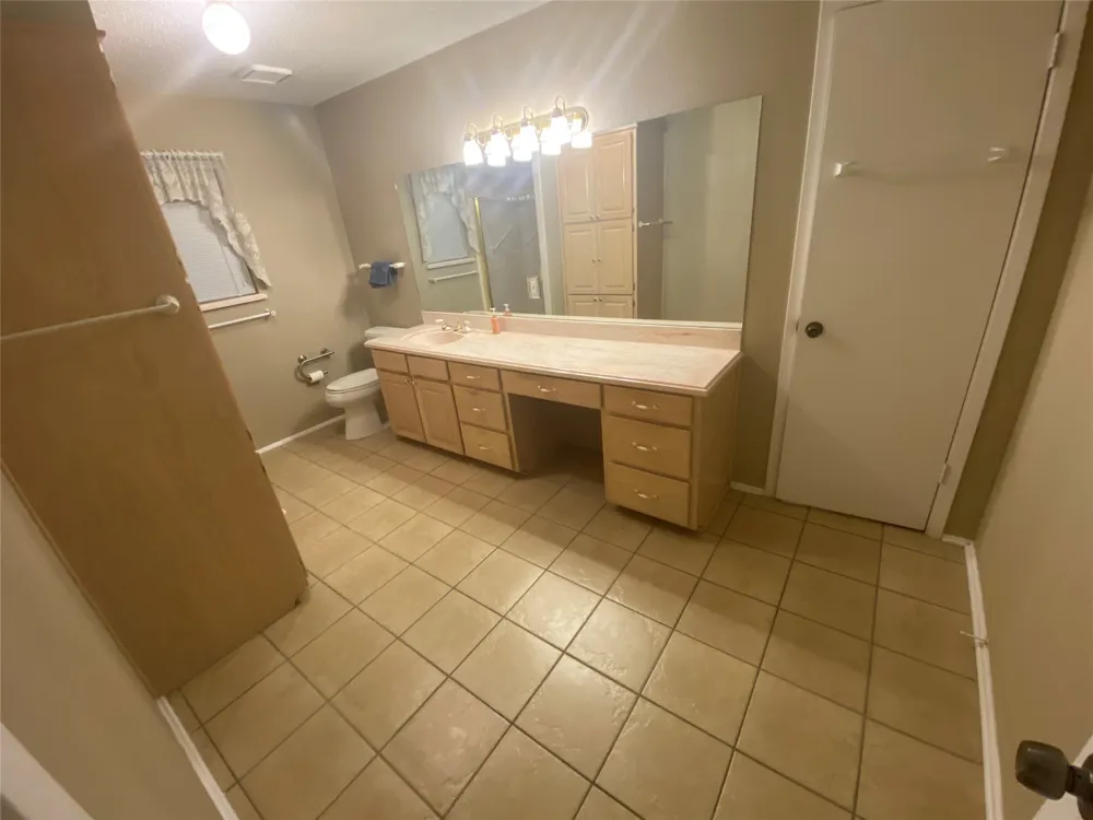 623 Club Oak Drive River Oaks, TX 76114