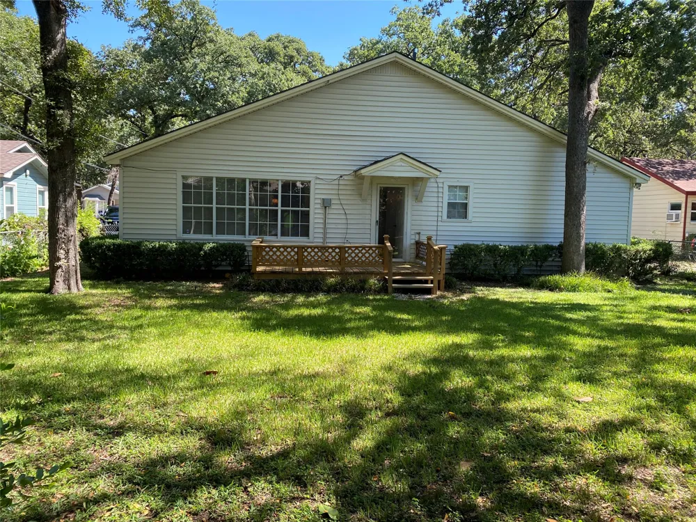 623 Club Oak Drive River Oaks, TX 76114