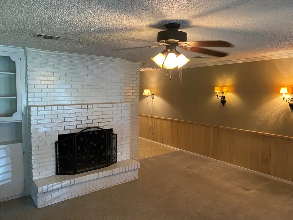 623 Club Oak Drive River Oaks, TX 76114