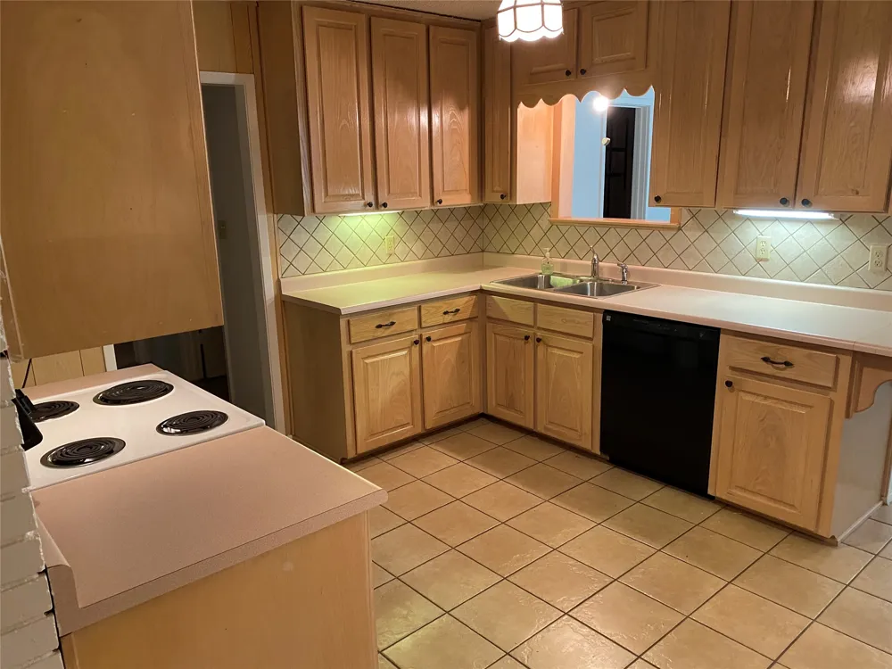 623 Club Oak Drive River Oaks, TX 76114