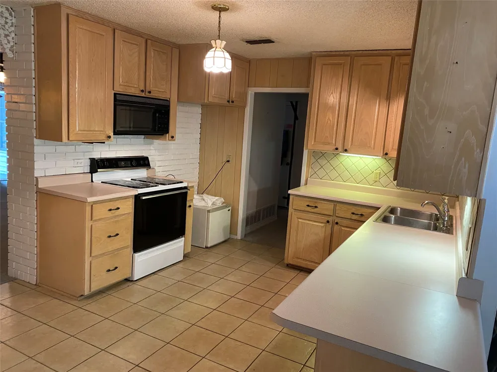 623 Club Oak Drive River Oaks, TX 76114