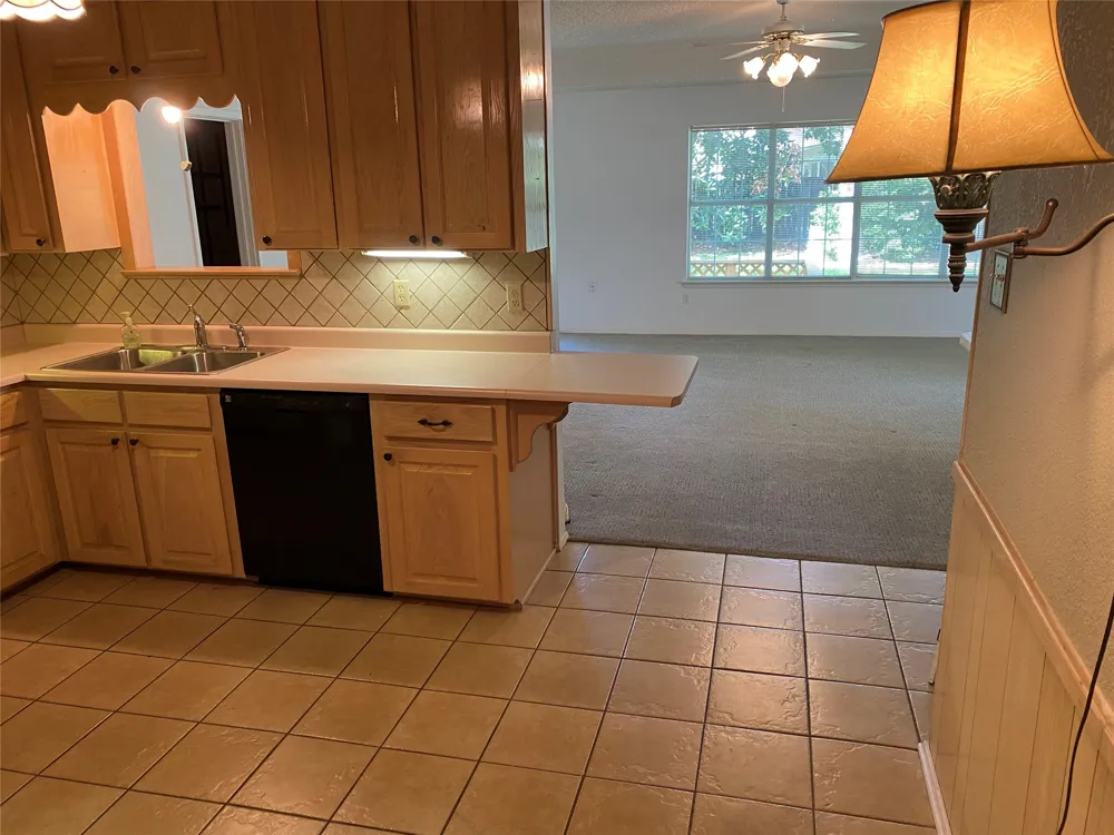 623 Club Oak Drive River Oaks, TX 76114