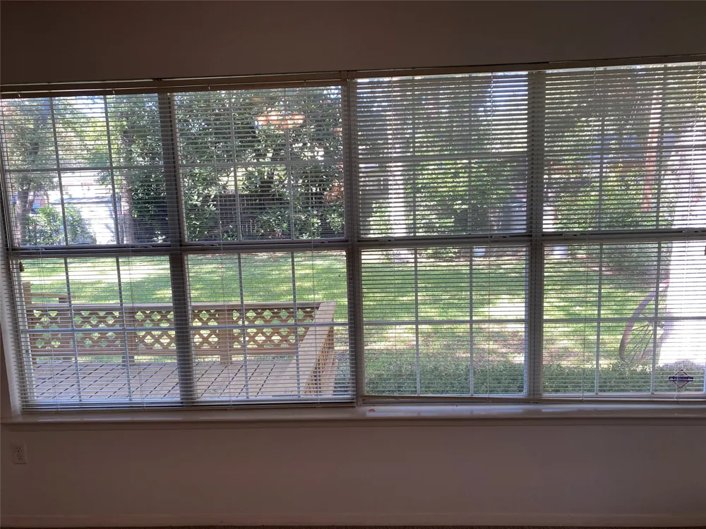 623 Club Oak Drive River Oaks, TX 76114