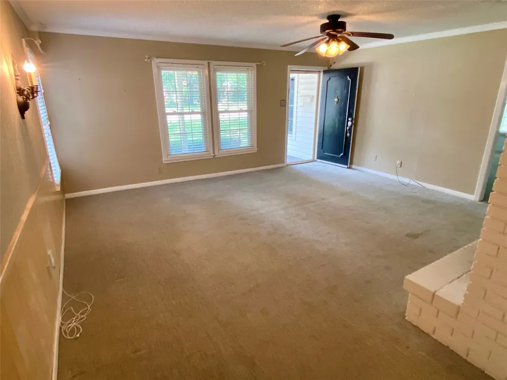 623 Club Oak Drive River Oaks, TX 76114