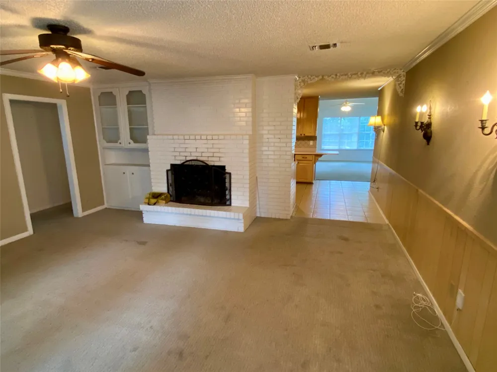 623 Club Oak Drive River Oaks, TX 76114