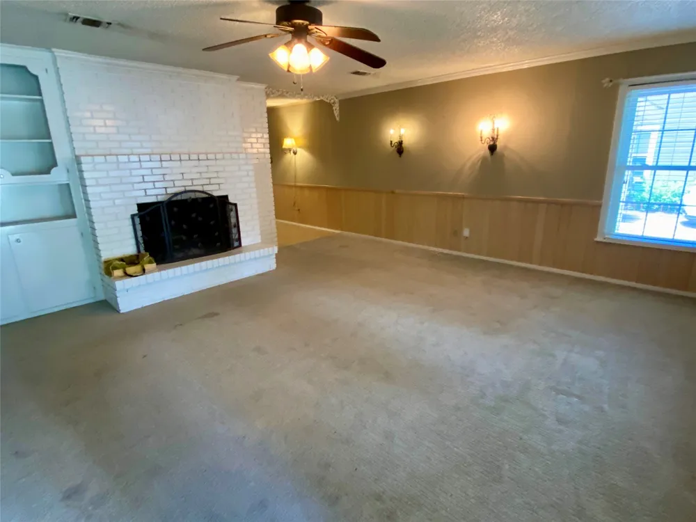 623 Club Oak Drive River Oaks, TX 76114