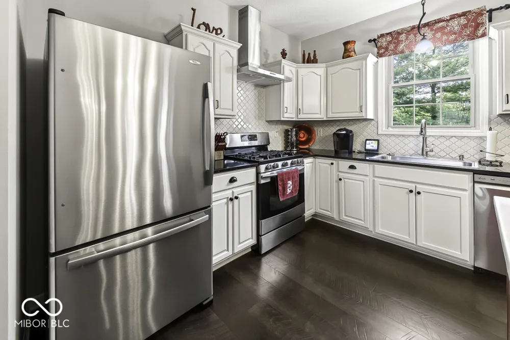 5225 W Stonehaven Lane New Palestine, IN 46163
