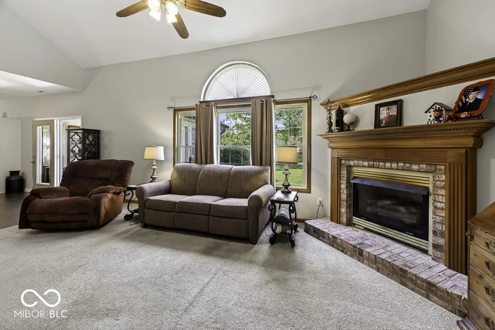 5225 W Stonehaven Lane New Palestine, IN 46163