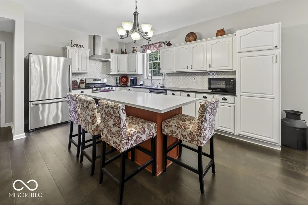 5225 W Stonehaven Lane New Palestine, IN 46163