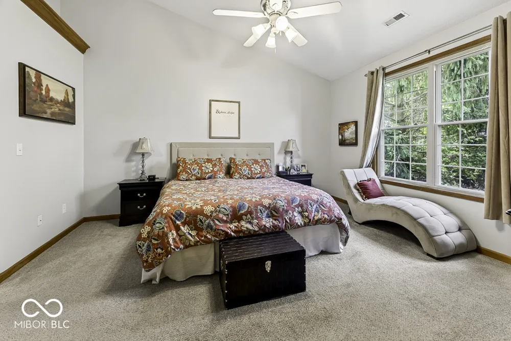 5225 W Stonehaven Lane New Palestine, IN 46163