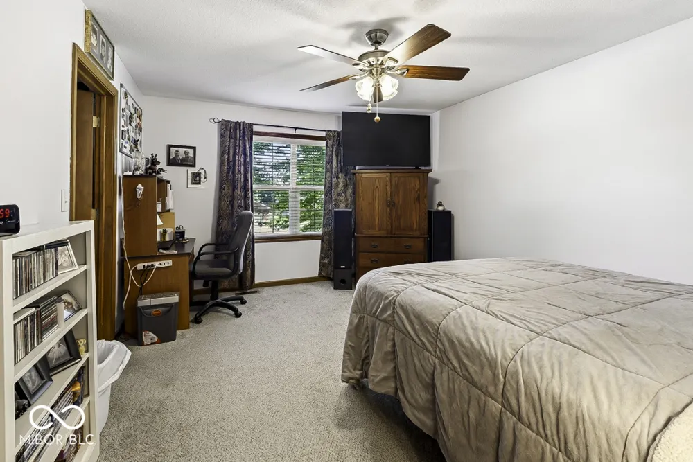 5225 W Stonehaven Lane New Palestine, IN 46163