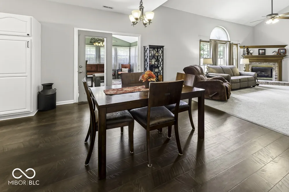 5225 W Stonehaven Lane New Palestine, IN 46163