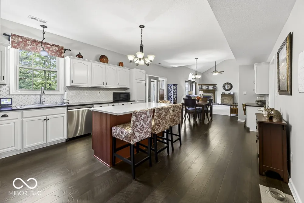 5225 W Stonehaven Lane New Palestine, IN 46163