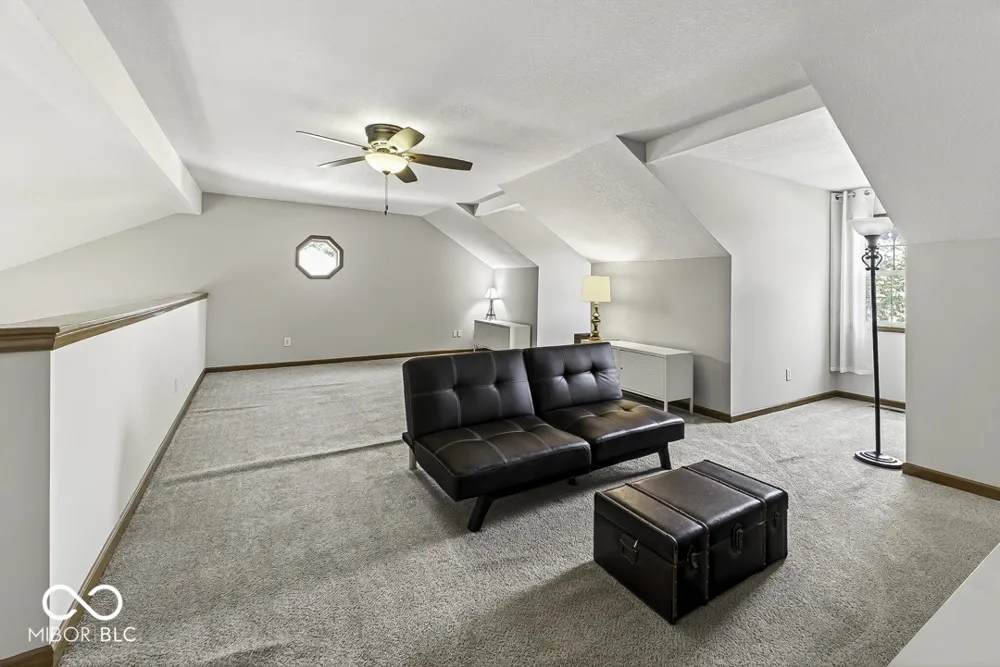 5225 W Stonehaven Lane New Palestine, IN 46163