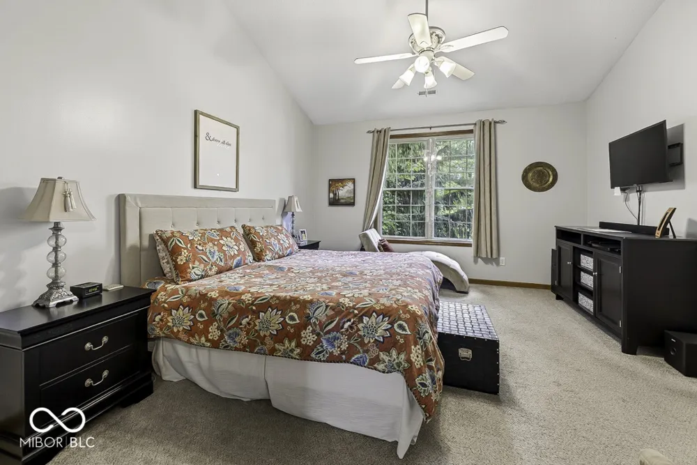5225 W Stonehaven Lane New Palestine, IN 46163