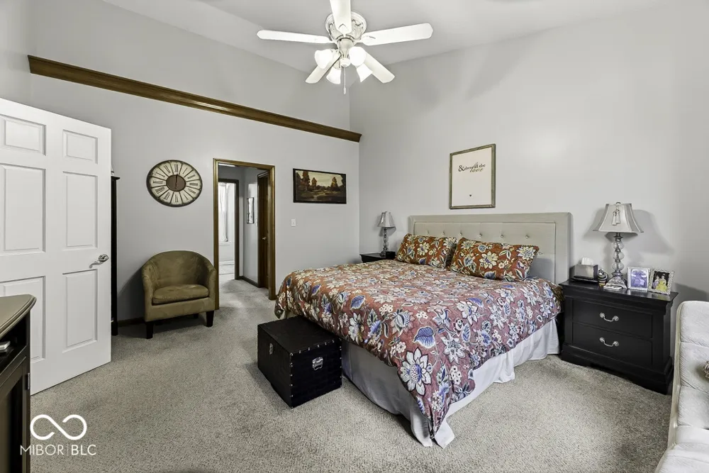 5225 W Stonehaven Lane New Palestine, IN 46163