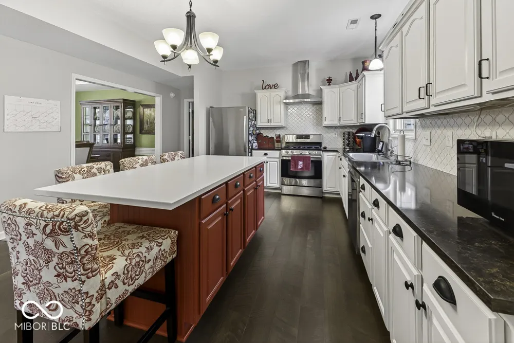 5225 W Stonehaven Lane New Palestine, IN 46163