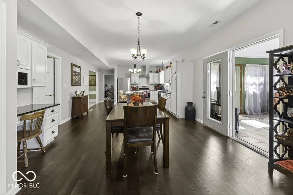 5225 W Stonehaven Lane New Palestine, IN 46163