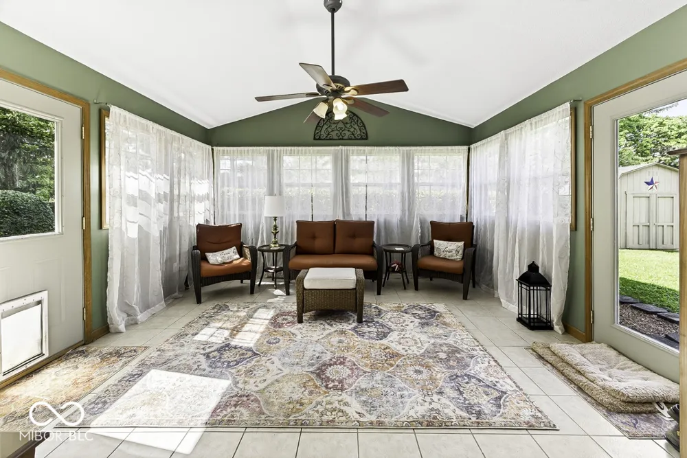 5225 W Stonehaven Lane New Palestine, IN 46163