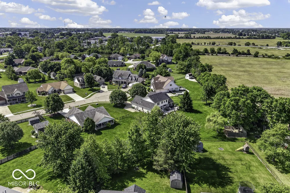 5225 W Stonehaven Lane New Palestine, IN 46163