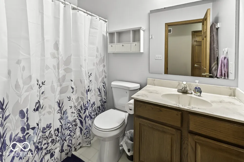 5225 W Stonehaven Lane New Palestine, IN 46163