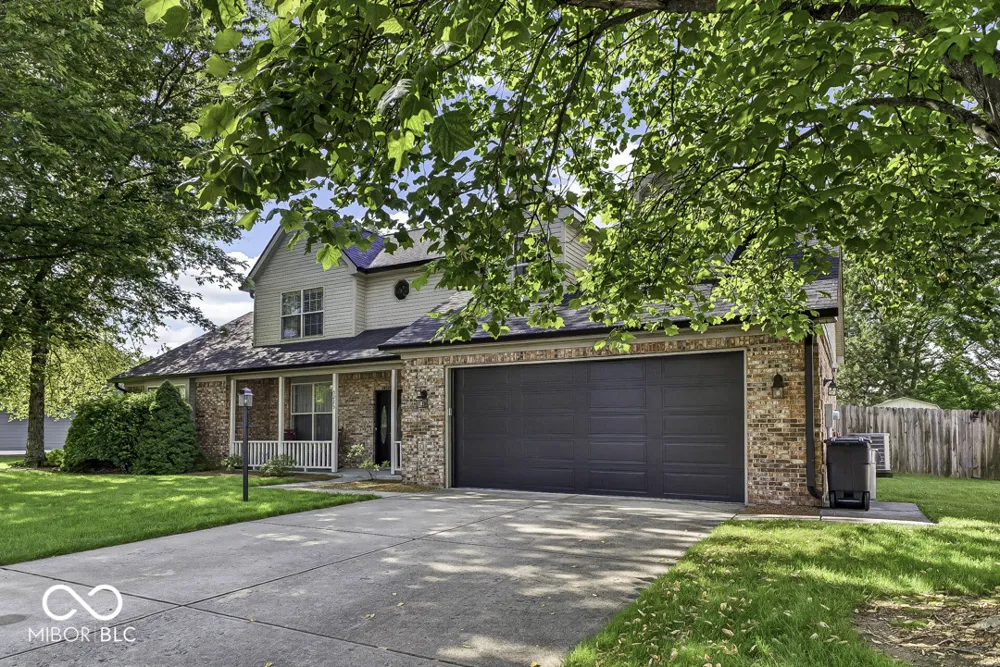 5225 W Stonehaven Lane New Palestine, IN 46163