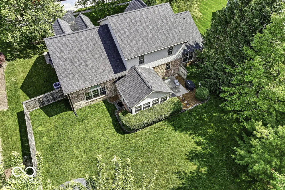5225 W Stonehaven Lane New Palestine, IN 46163