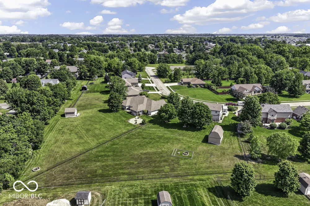 5225 W Stonehaven Lane New Palestine, IN 46163